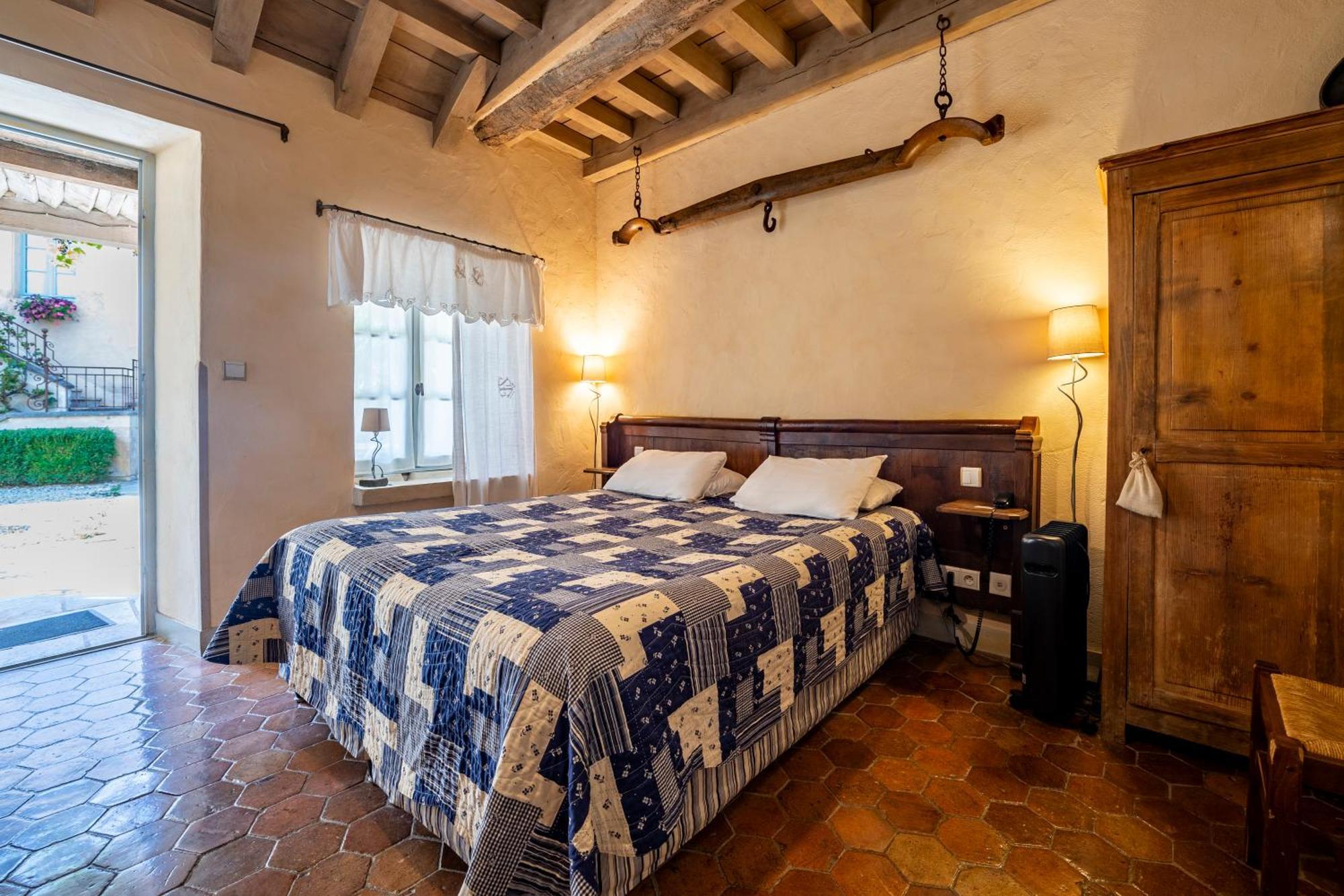Hotel De La Beursaudiere Nitry 외부 사진