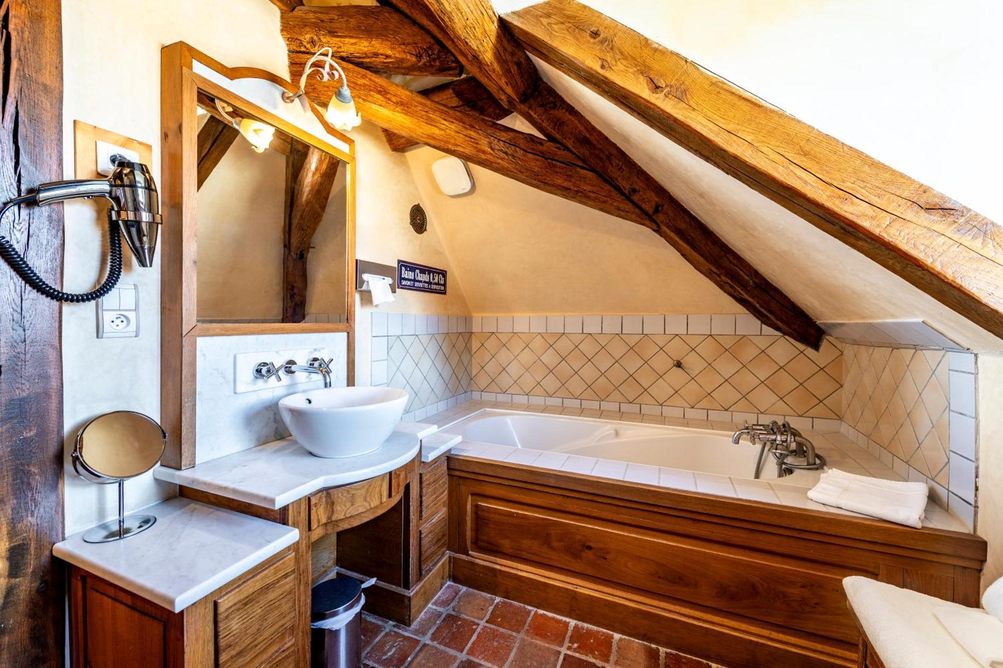 Hotel De La Beursaudiere Nitry 외부 사진