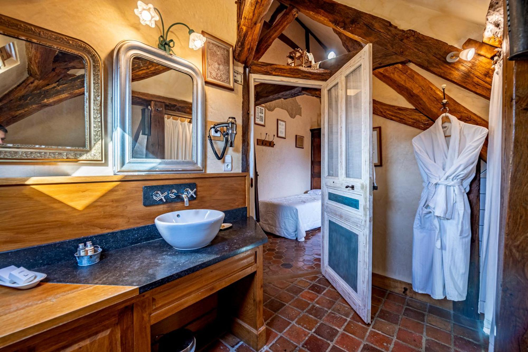 Hotel De La Beursaudiere Nitry 외부 사진