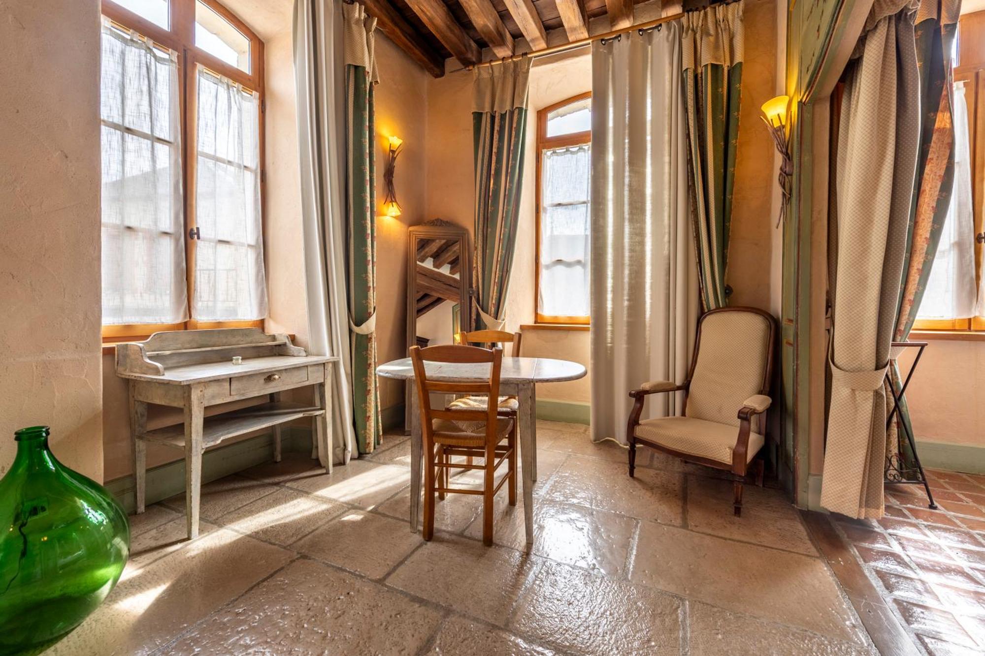 Hotel De La Beursaudiere Nitry 외부 사진