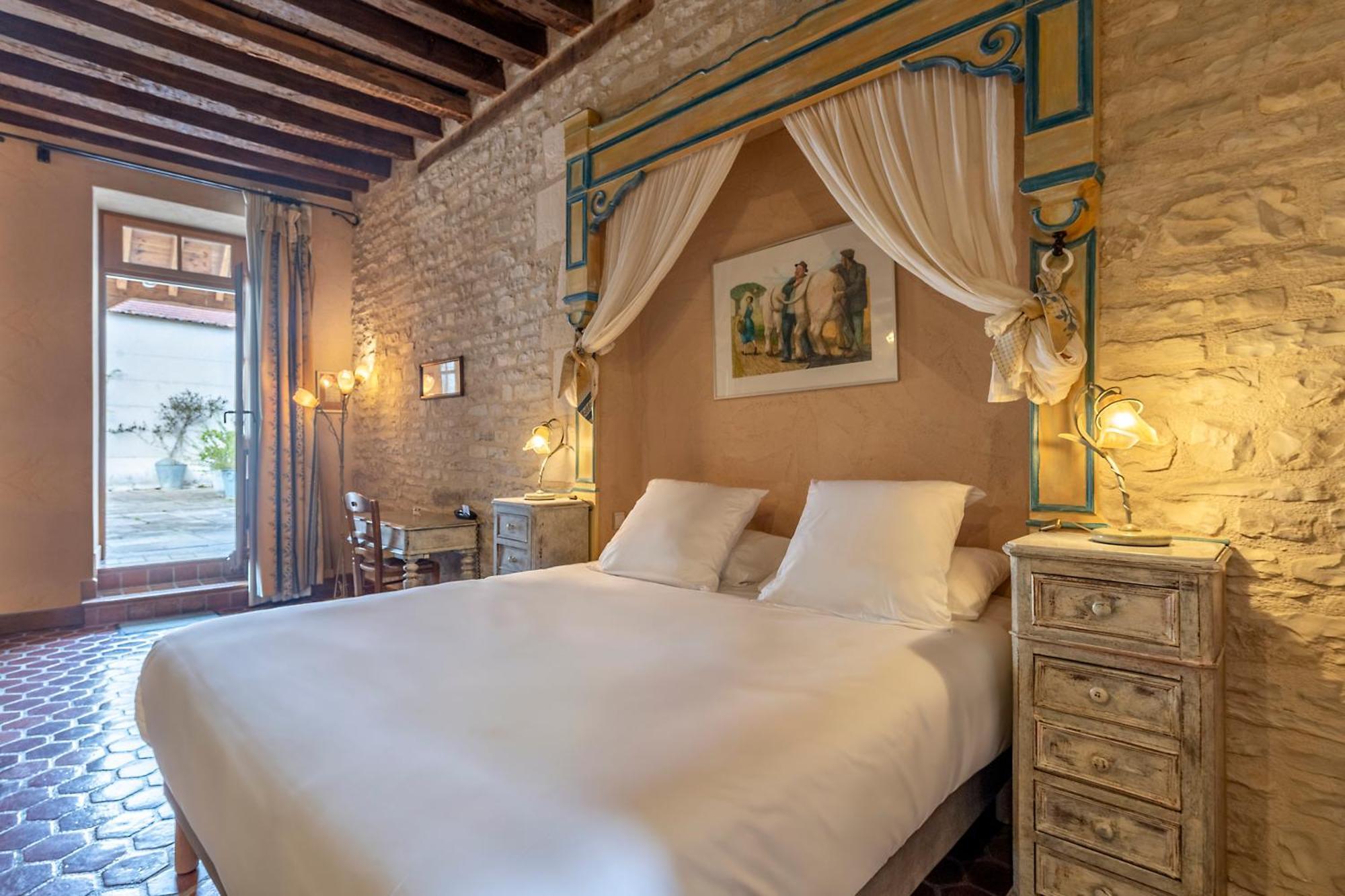 Hotel De La Beursaudiere Nitry 외부 사진