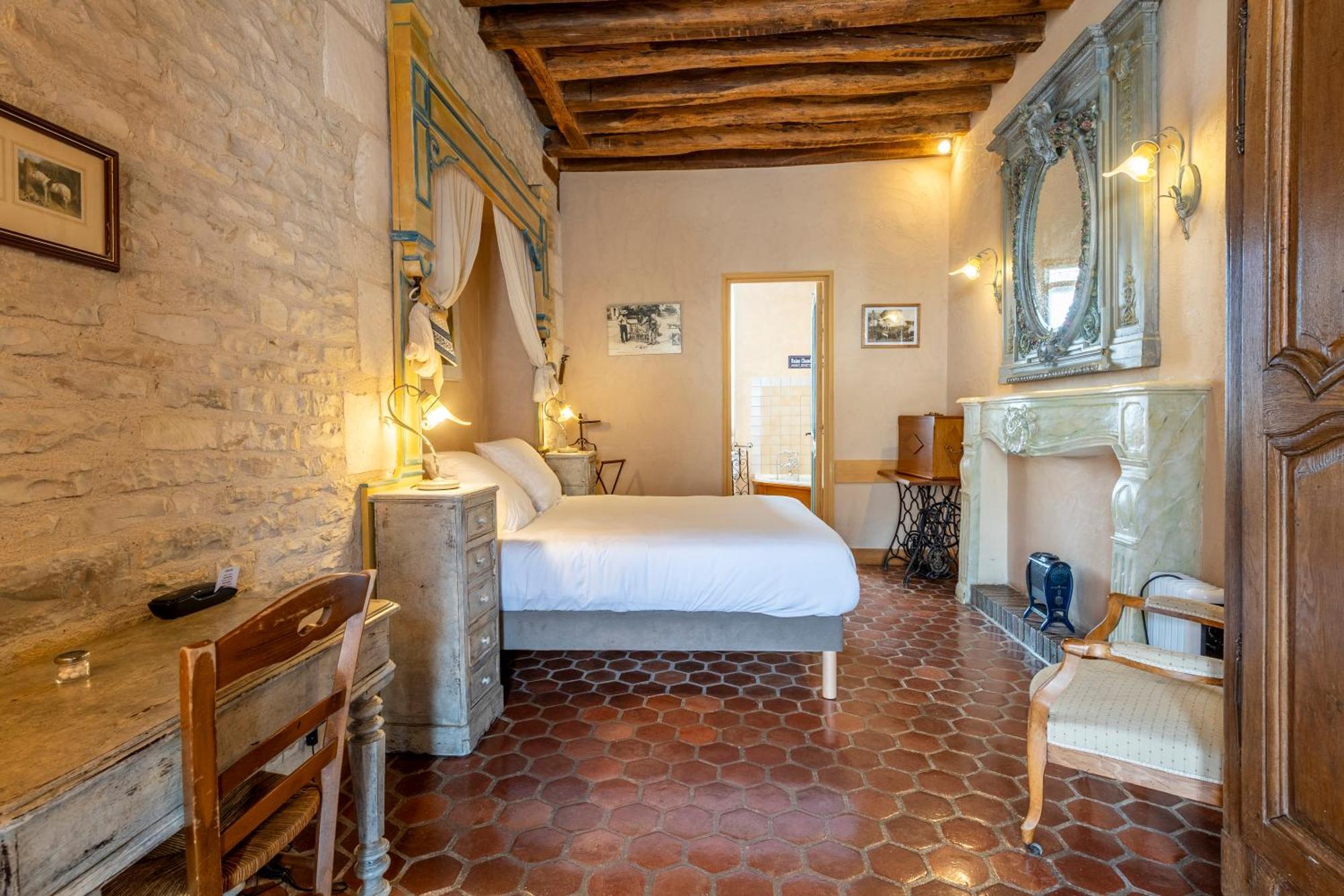 Hotel De La Beursaudiere Nitry 외부 사진